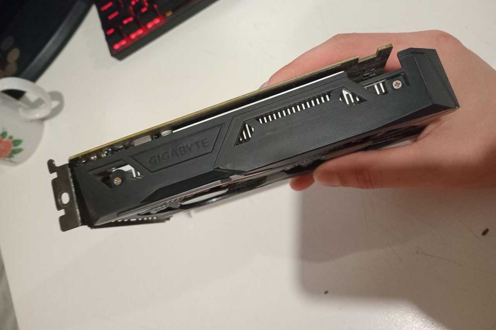 Відеокарта Gigabyte 1050 TI 4GB