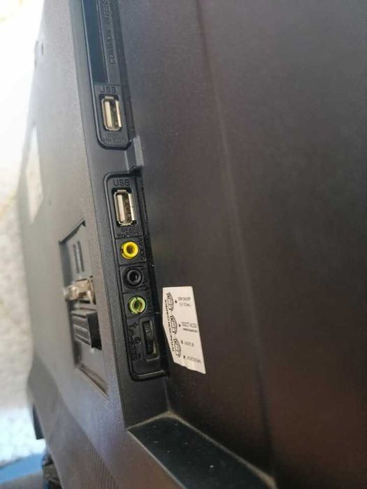 TV Panasonic LCD 32” – Modelo TX-32A300E