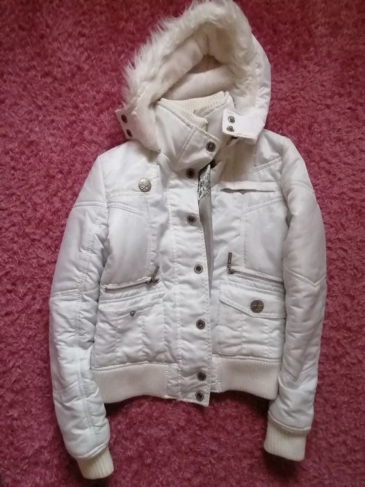 Casacos quentes marca stradivarius e breshka e