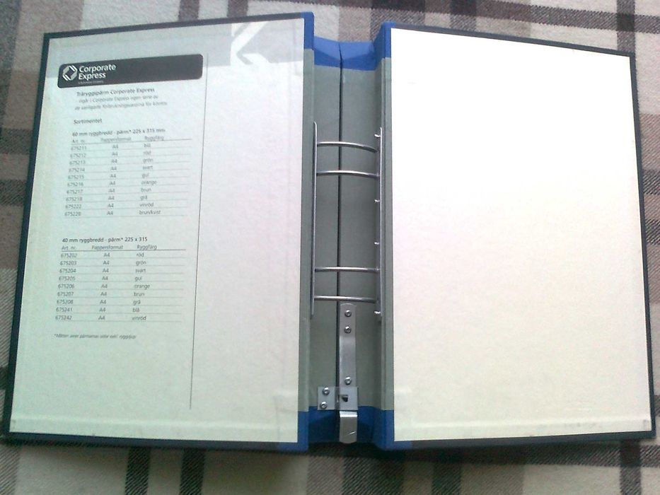solidny szwedzki segregator na dokumenty