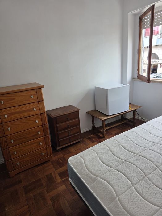 Arrenda quarto para casal em Algés