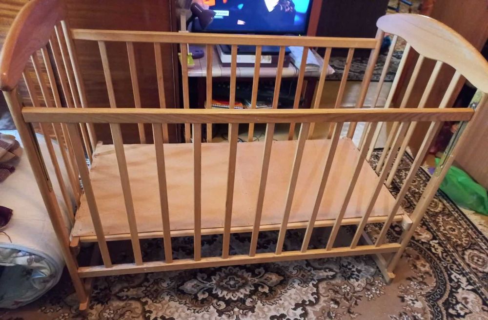 Ліжечко дерев'яне