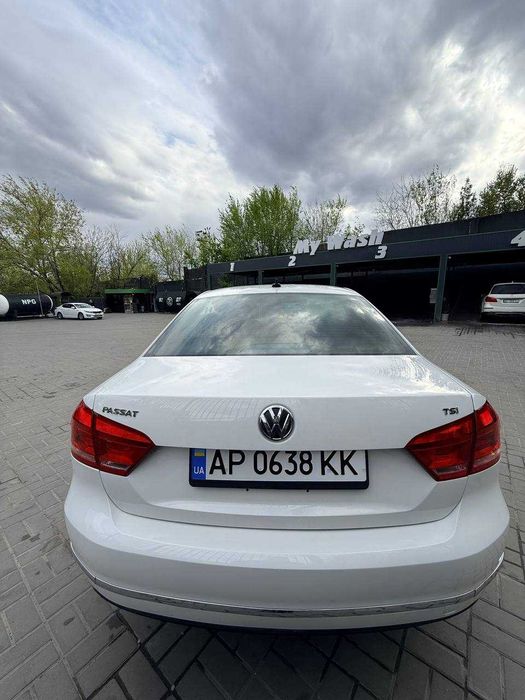 Продам Volkswagen Passat 2014 року SE