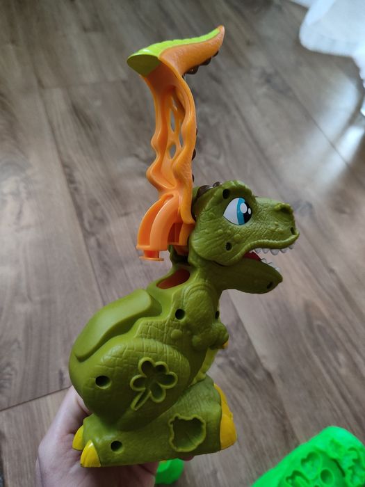 4 zestawy Play doh:straż pożarna,dinozaur,miasto,maszynka