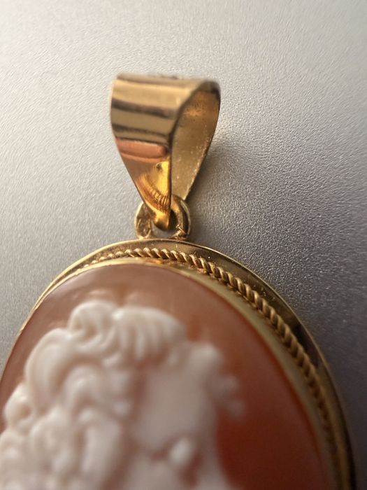 Medalha "camafeu" coral