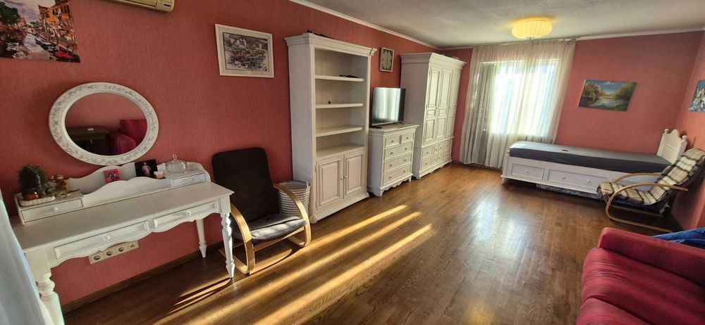 Оренда 3-кімнатної квартири 120 м.кв.біля метро «Палац Україна» Антоновича,122