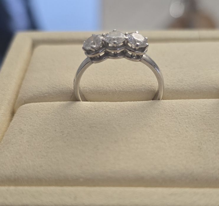 Золота каблучка  Damiani