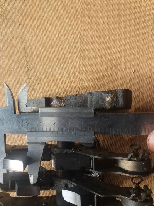 Щіткотримачі електродвигуна.