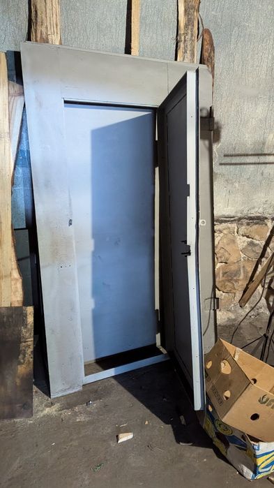 Вотота для гаражу двери для гаража гаражние ворота с калиткой двері  гаражні вотота