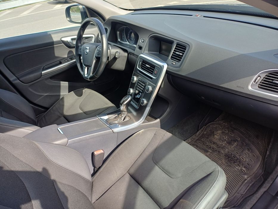 Volvo V60 D2 Momentum Powershift