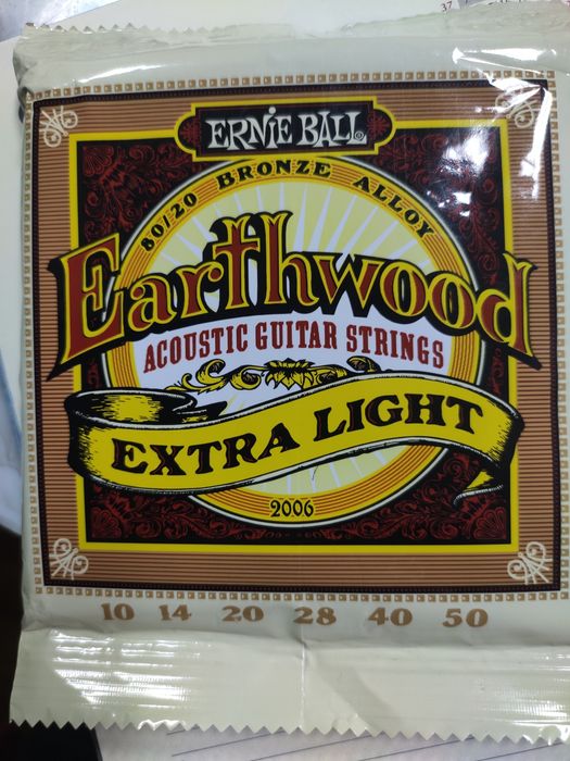 Струни для акустичних гітар.