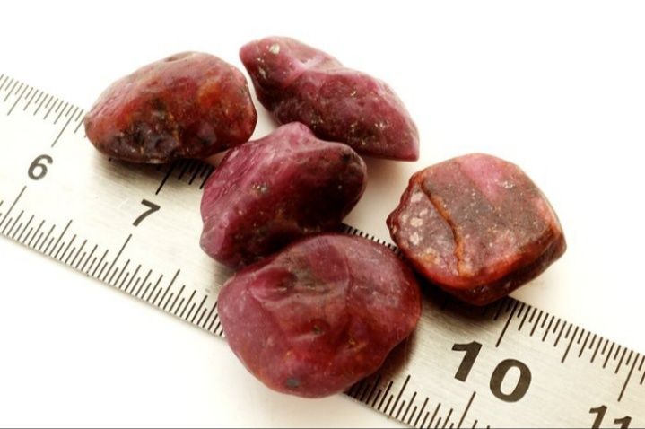 Lote de 5 Cristais de Rubi Bruto (55 ct / 11.15g) - Não Tratado,