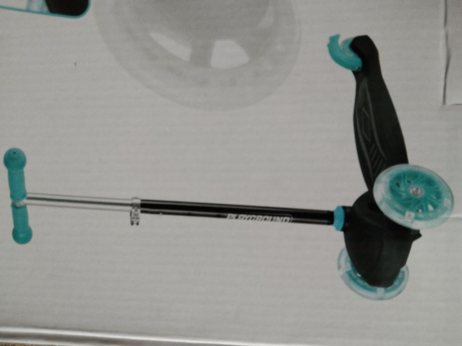 Hulajnoga dla dziecka  kõłka LED Nowa do 50 kg