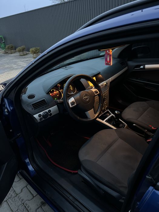 Авто без вкладень сів і поїхав.