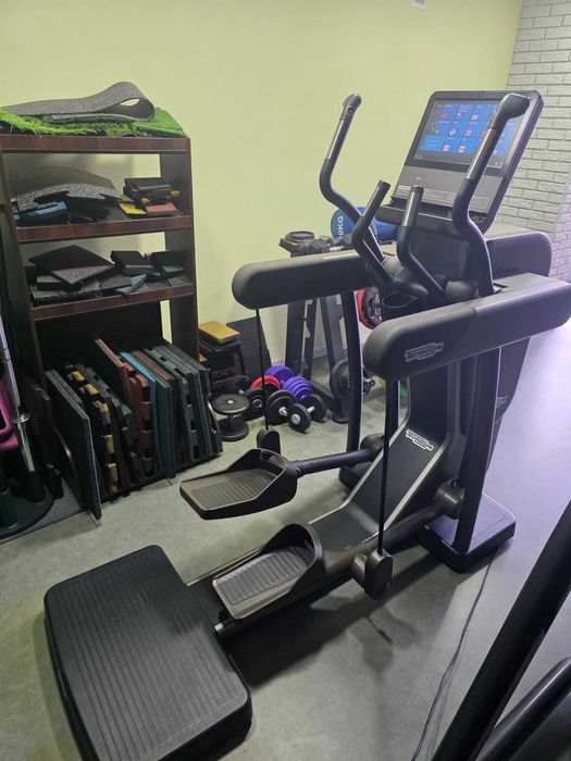 Еліптичний тренажер Technogym Vario Artis Unity 3.0