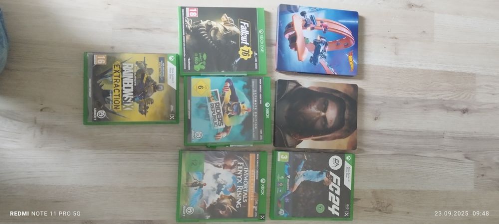 Konsola Xbox Series X 1TB + 2 pady + gry