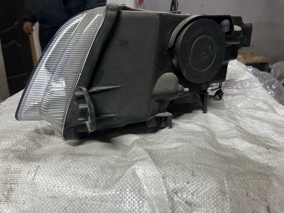 Фара правая Skoda Superb 2