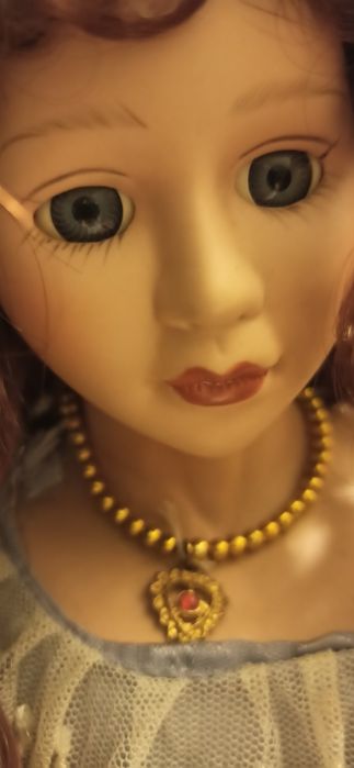 Boneca de porcelana antiga