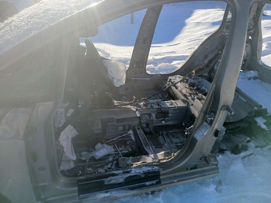 Słupek próg cwiartka golfsportsvan  lc1z