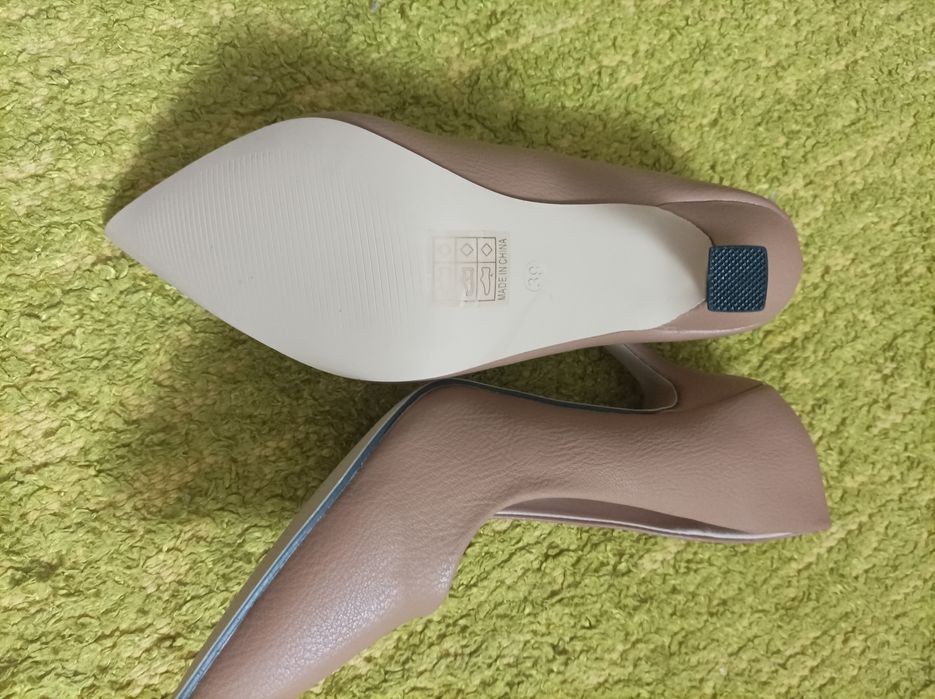 Sapatos salto alto novos tam 39