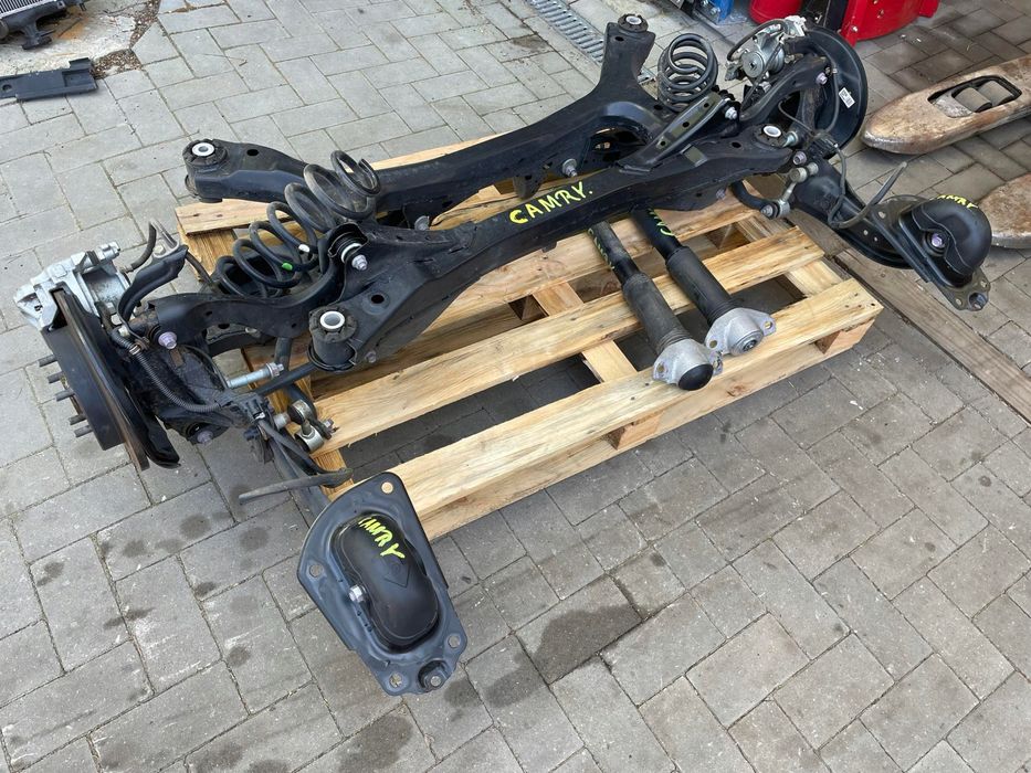 Toyota Camry 70 Рычаг Тяга Кулак Стойка Подрамник Полуось комплект