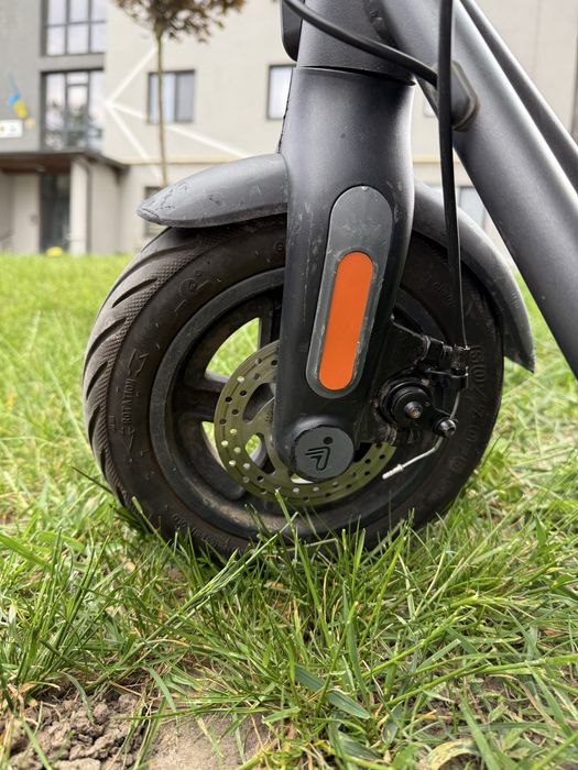 Електросамокат Ninebot KickScooter F2