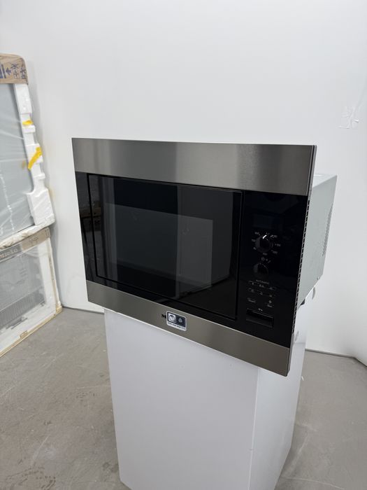 Мікрохвильова піч Miele M 8260-2