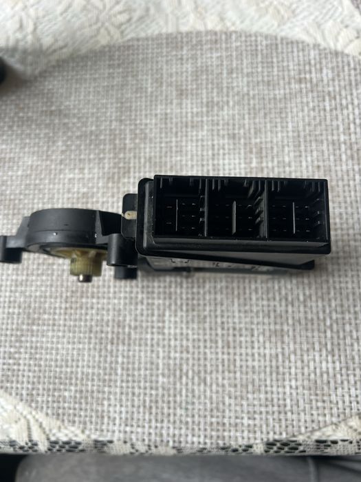 Silniczek do szyby skoda fabia 1 6Q1959801A