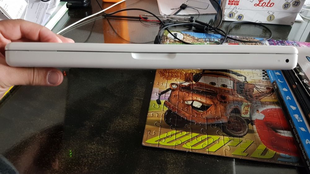 Immaculate White MacBook64752417767169124