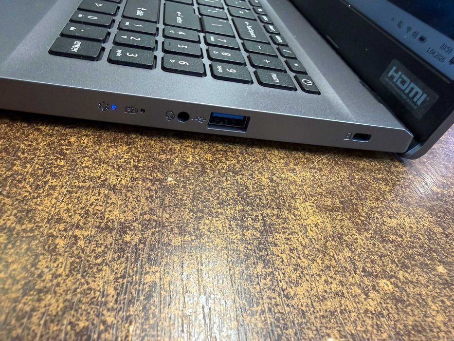 777/ Acer Extansa EX215-55  512GB SSD 16gb ram i5