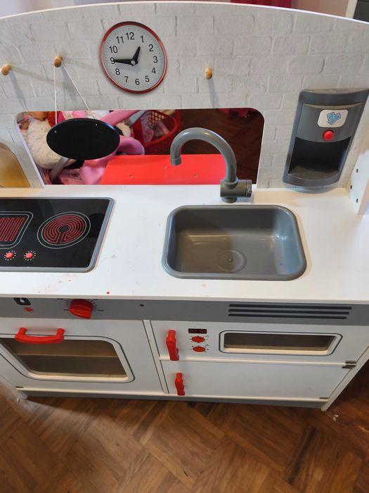 Cozinha com restaurante de madeira