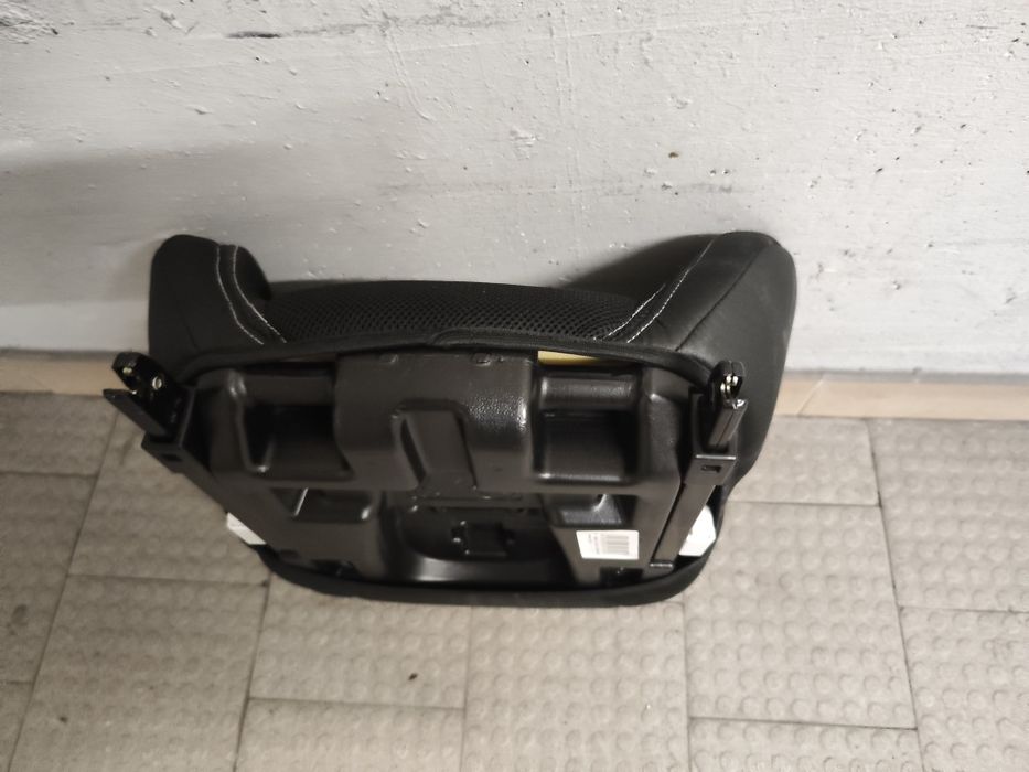 Assento elevatório com isofix em preto