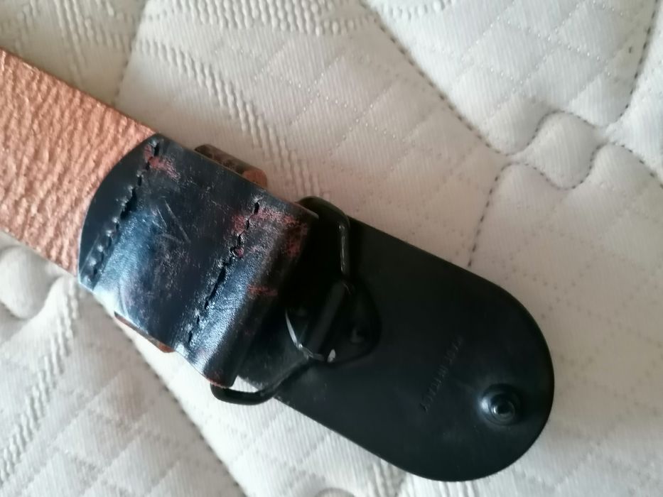 Cintos de marca em couro como novos