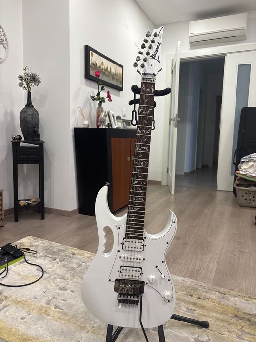 Guitarra elétrica Ibanez Jem Jr. Steev Vai
