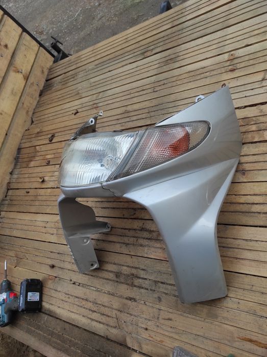 Пластик с фарой suzuki burgman 1999