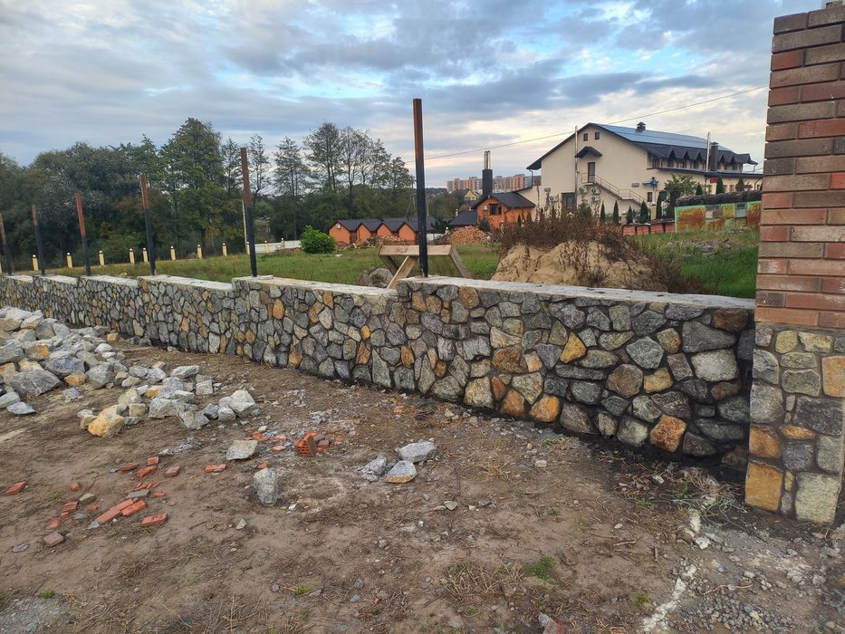 Бригада надає послуги.