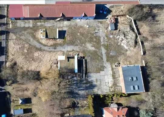 Wynajmę działkę przemysłową z magazynami i warsztatami z kanałami