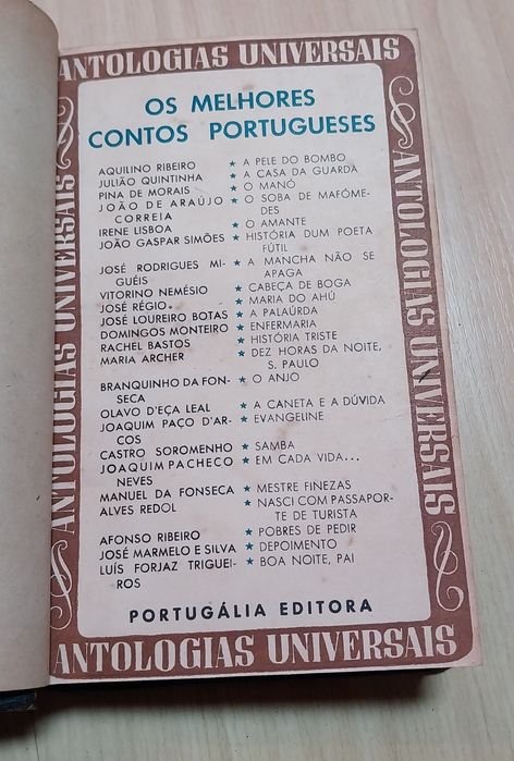 Livro antigo "Os melhores contos portugueses "