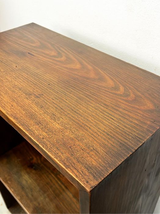 Pequeno móvel de apoio