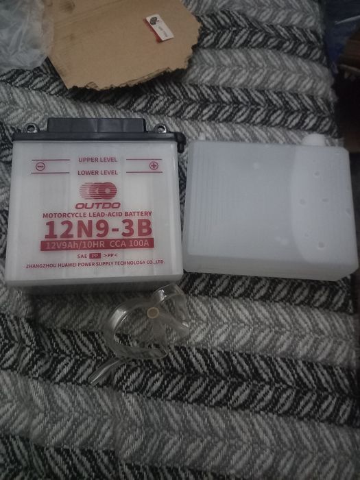 Мото акамулятор 12N9-3B кислотный, срочная продажа