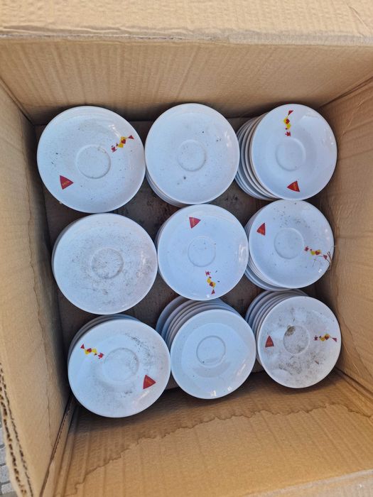 Lote de cerca de 63 pires de café Delta
