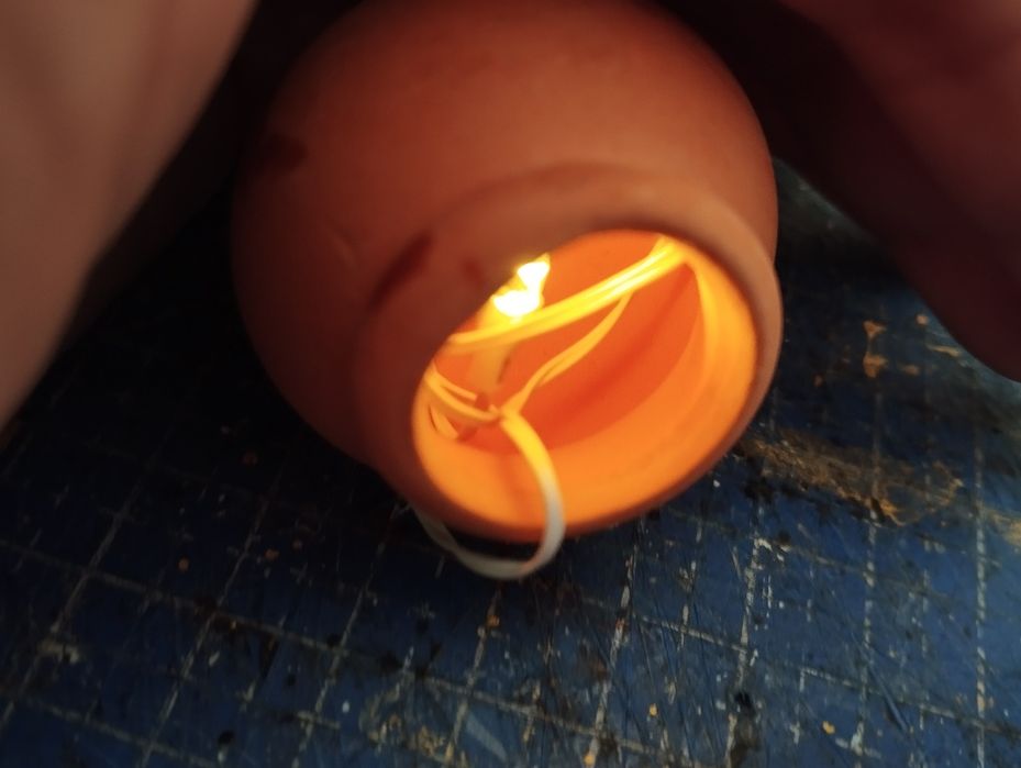 Doniczek z lampa led miniaturowy do dioramy