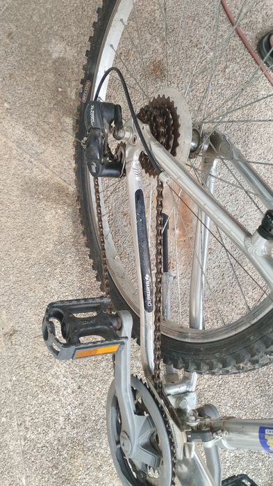 Bicicleta desportiva c/suspensão dianteira de alumínio