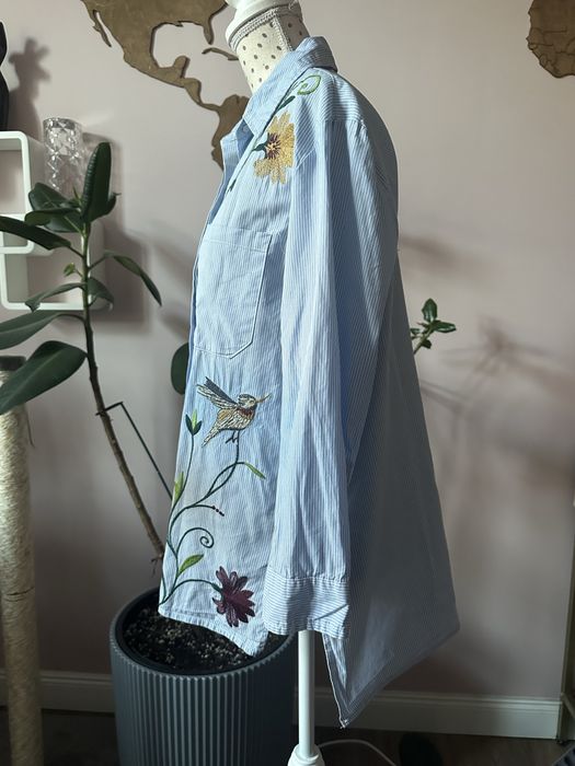 Niebieska koszula w paski z haftem boho kwiaty i ptak 3D