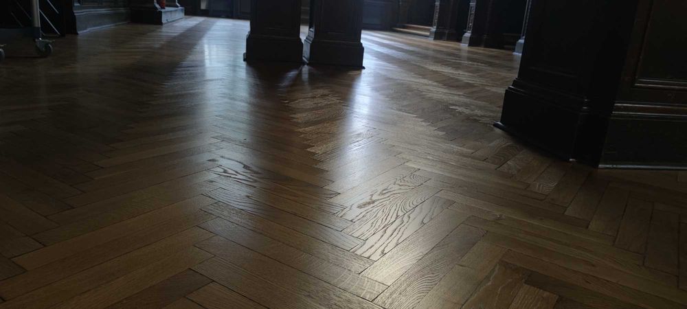 Cyklinowanie, schody drewniane, montaż podłóg