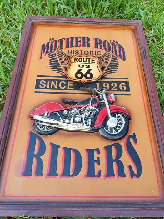 Belíssimo quadro vintage " ROUTE 66" todo em madeira com relevo, medid