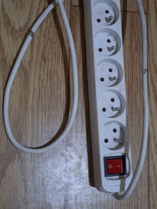 Przedłużacz elektryczny 1.5 m.