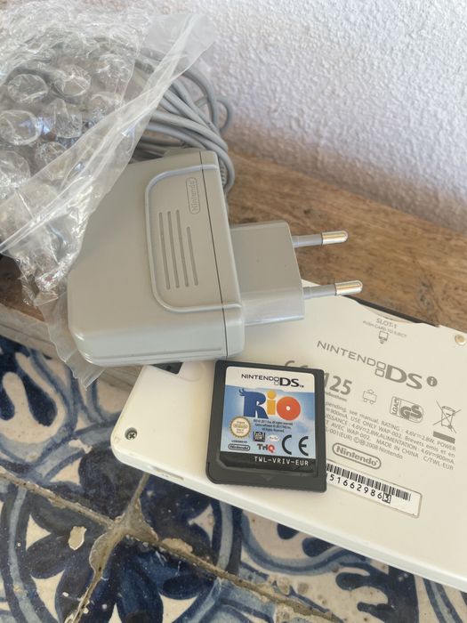 Nintendo DS lite com 2 jogos e capa rigida