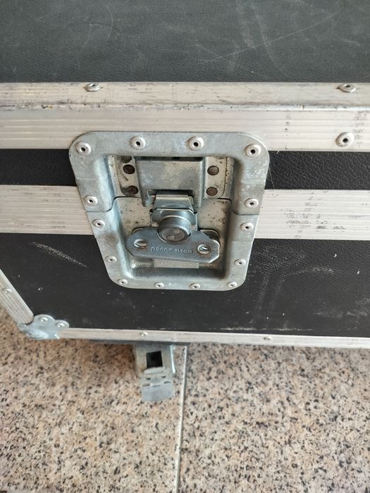 Case para teclado 88 teclas , ferragens de bateria....