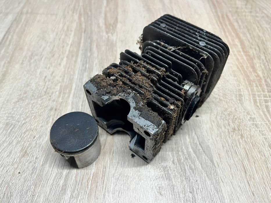 Uniropa P 390 Cylinder Tłok Oryginał Komplet